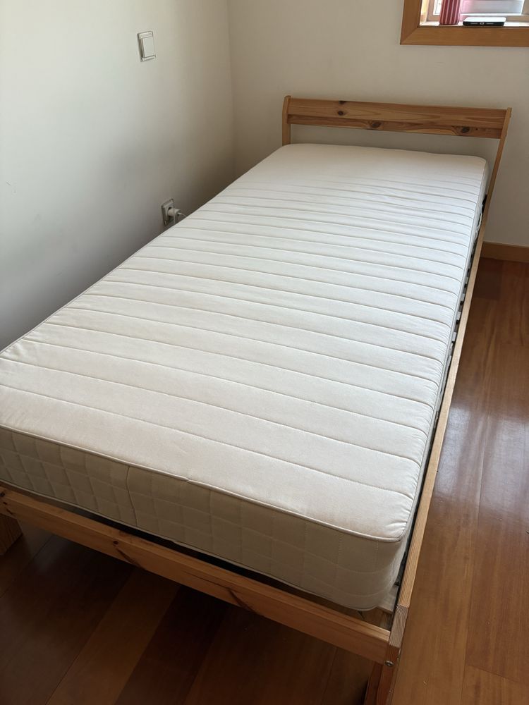 Cama de Solteiro Completa IKEA – Colchão + Estrado