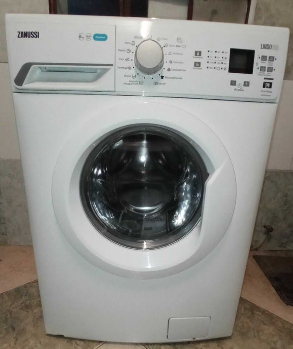 Máquina lavar-roupa 8 kg - Zanussi Lindo100 (avariada)