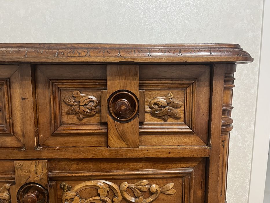 Дерев’яний комод ручної роботи, антикварний стиль