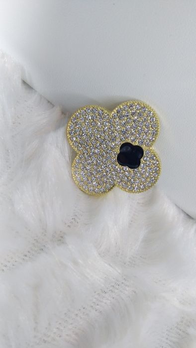 Broszka prezent elegancka cyrkonie kwiat koniczynka prezent świąteczny