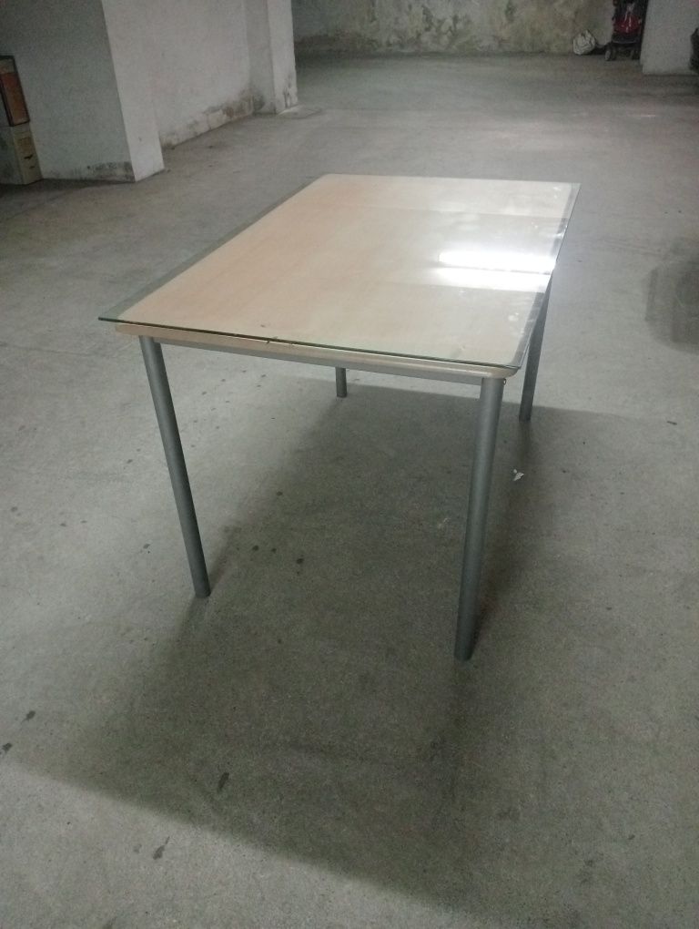 Mesa de jantar com vidro