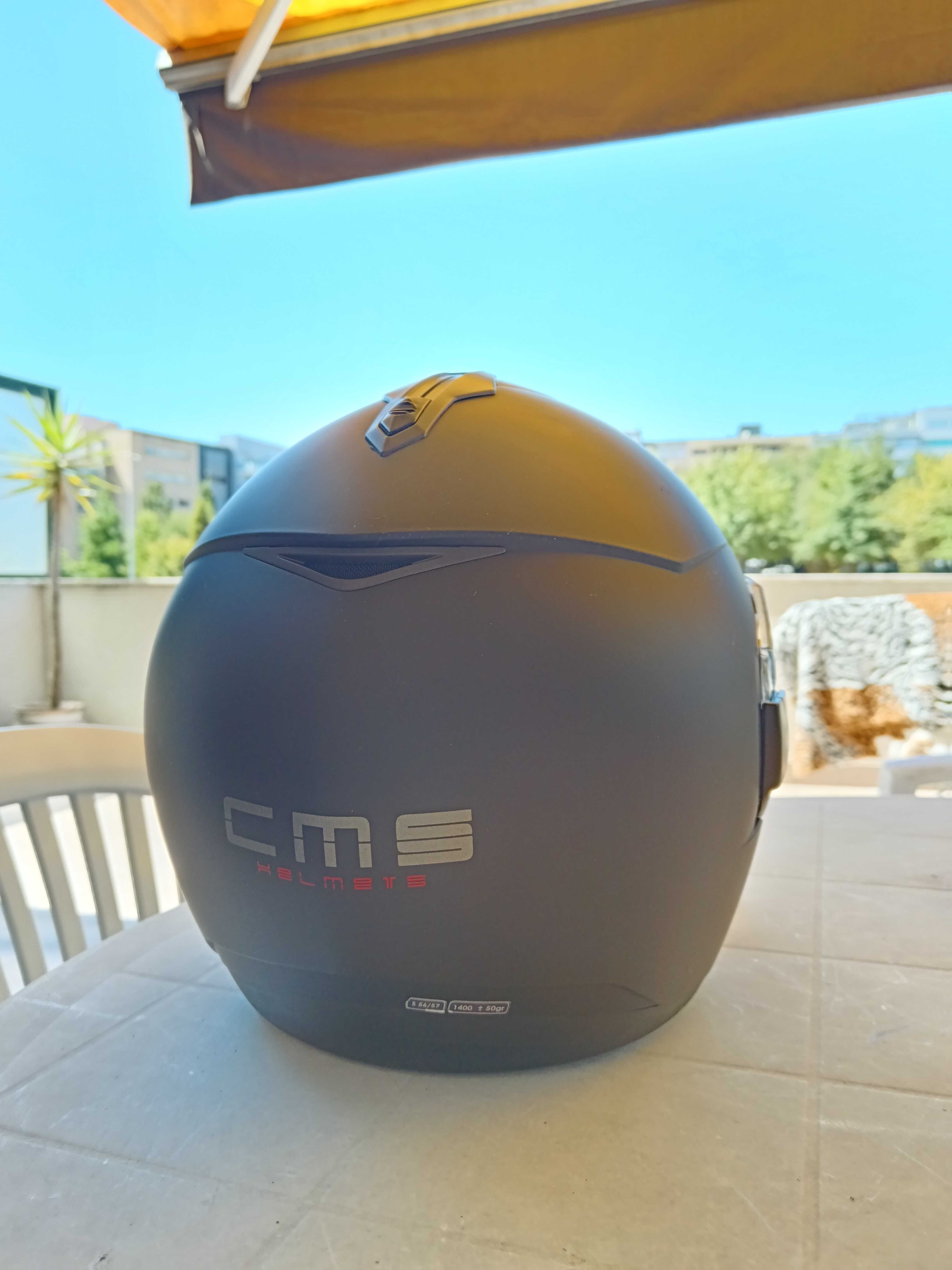 Casaco motard e capacete