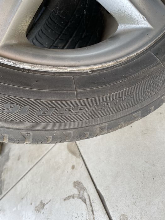 Диски BMW обутые,разнопарные 16 диаметра