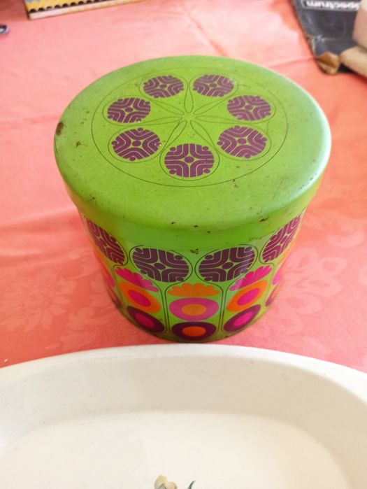 Travessa e caixa antigas de esmalte