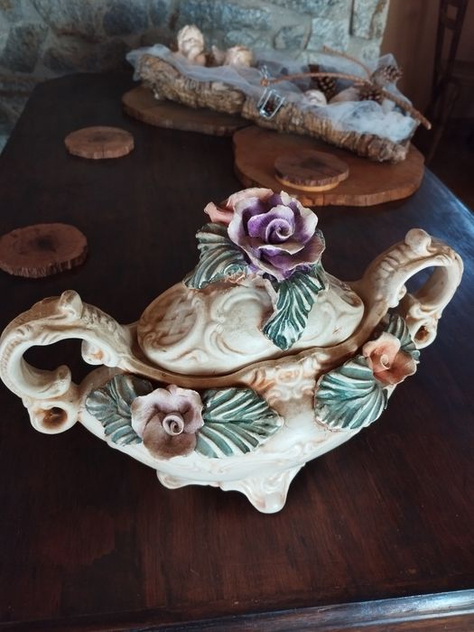 Terrina floral pequena antiga