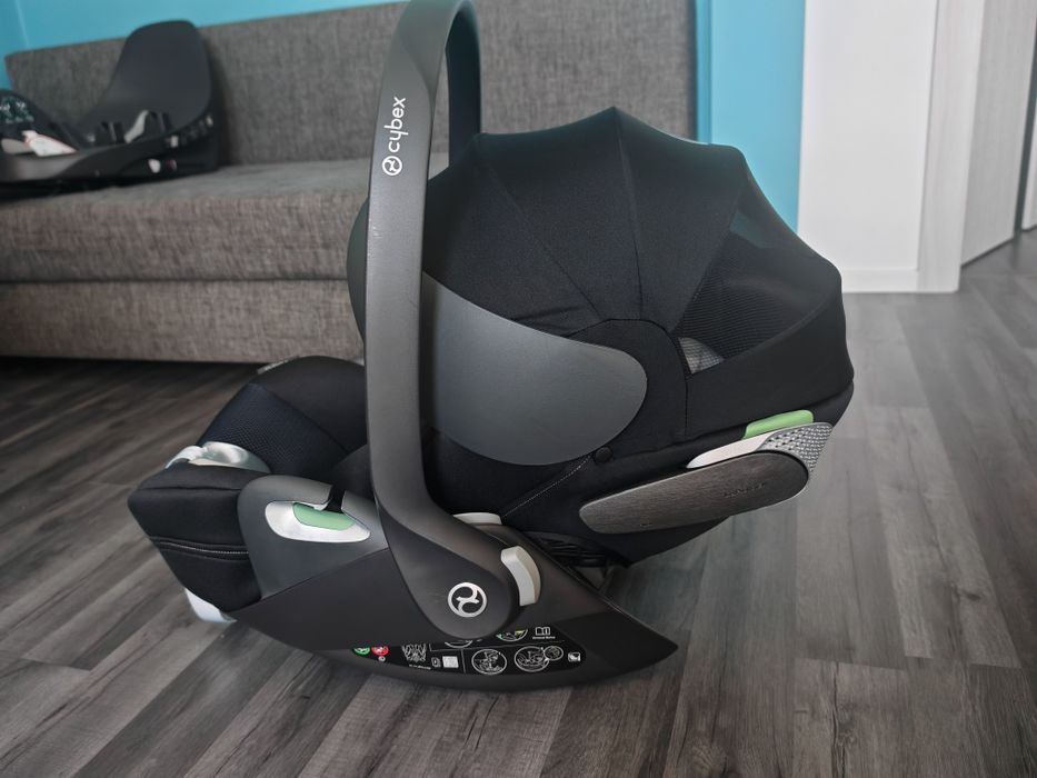Fotelik Cybex T-size plus wraz z bazą obrotową