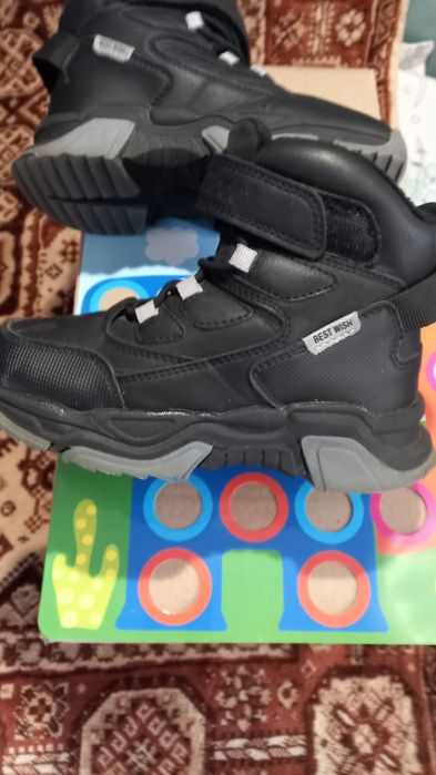 Продам зимние  ботинки для мальчика  размер 30 и 32