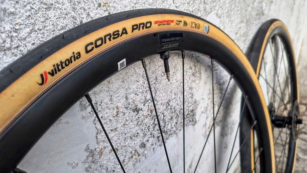 Rodas Estrada Giant Tubeless + Pneus Vittoria Corsa Pro + Discos