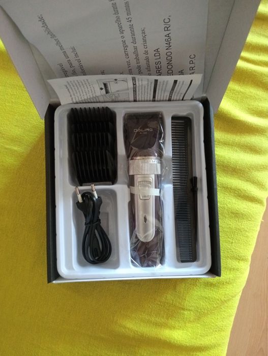 Máquina corta cabelo e barba