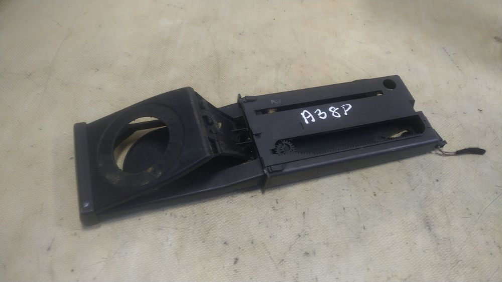 ) Audi A3 8P uchwyt na napoje kubek