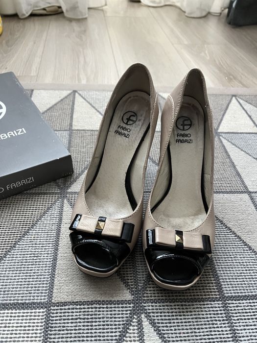 Красиві шкіряні туфлі