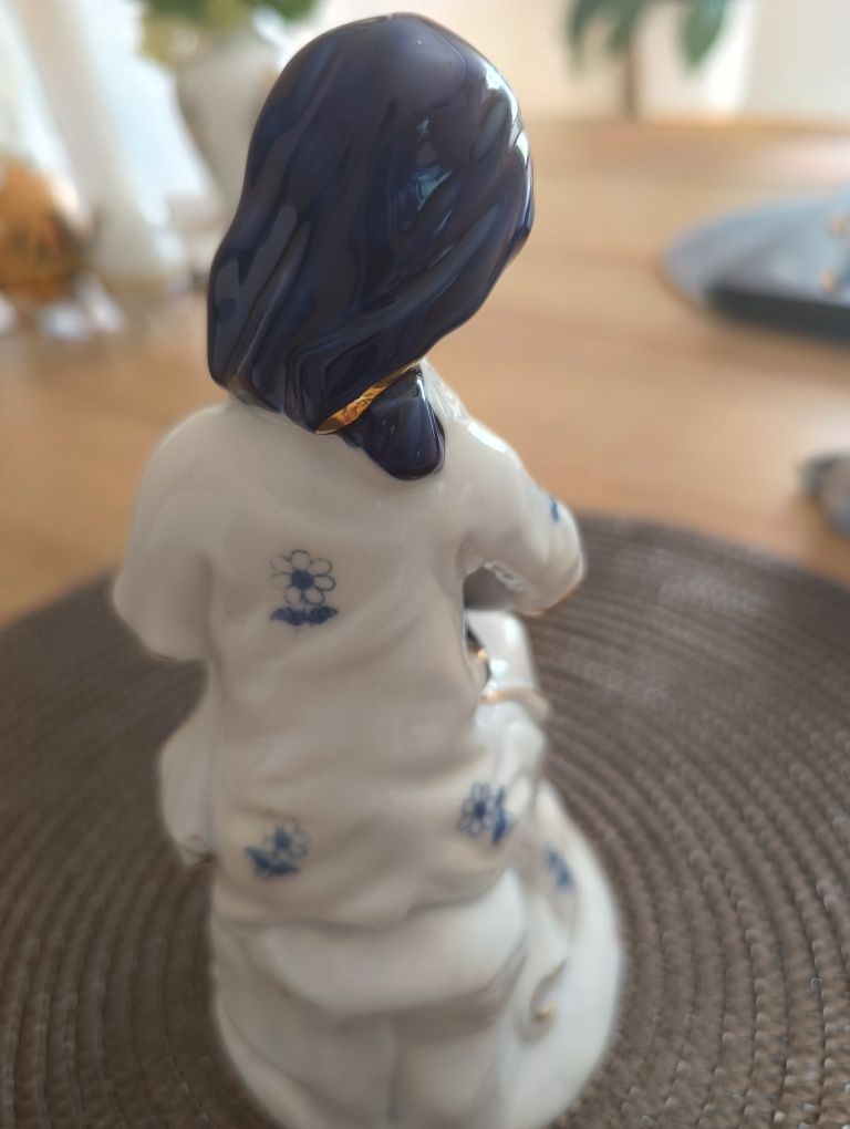 Sprzedam figurkę  porcelanową