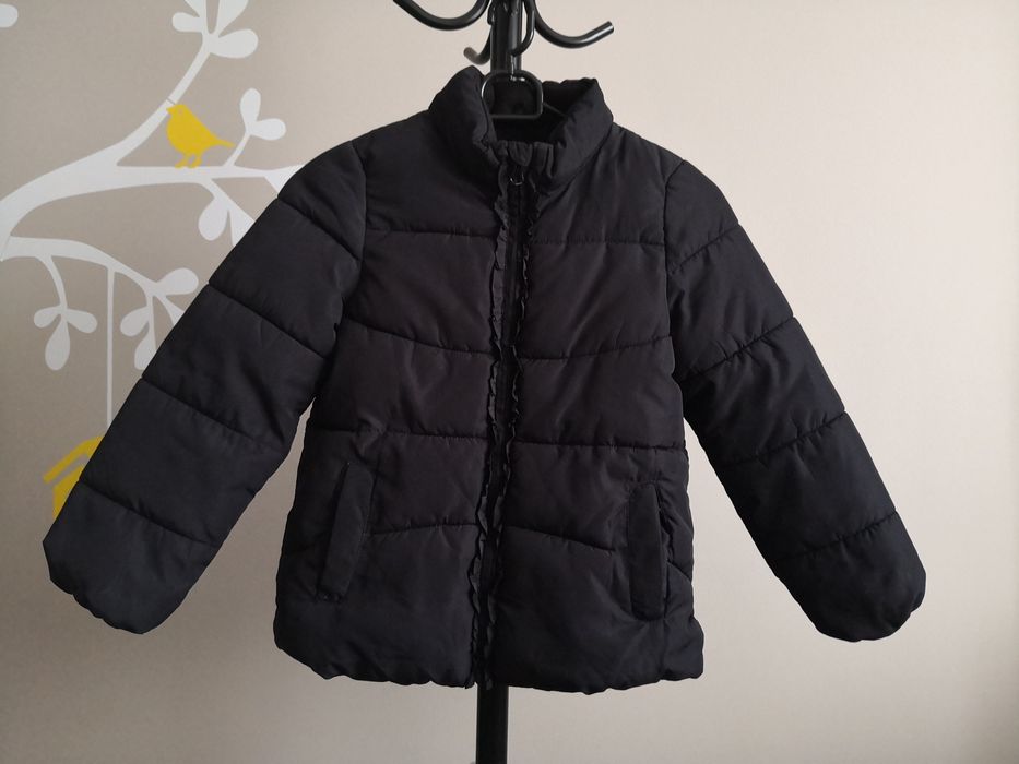Zimowa pikowana czarna kurtka H&M 128