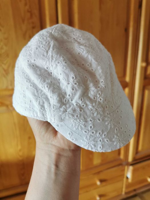 Czapeczka niemowlęca r. 50 cool club,  z koronki