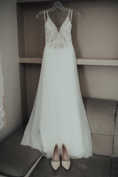 Delikatna , zwiewna suknia ślubna