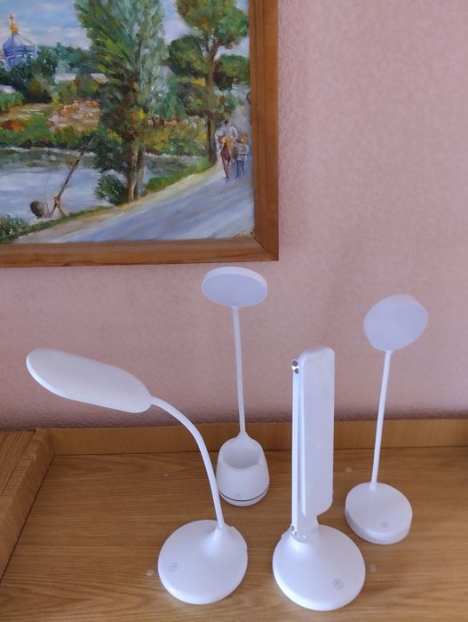 Сучасна акумуляторна сенсорна настільна лампа на акумуляторі 1200мАг