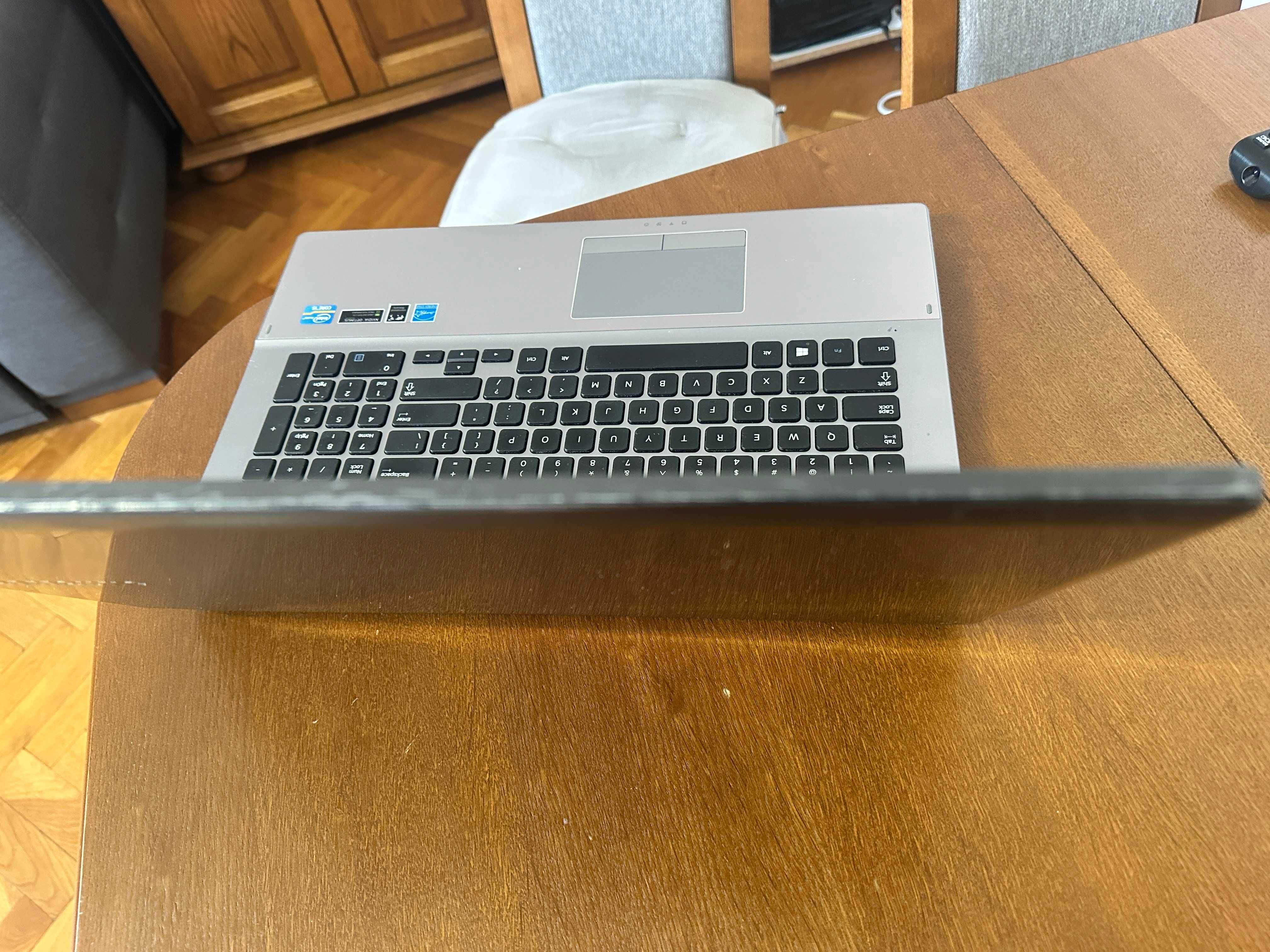 laptop samsung model NP550P7C-S04PL