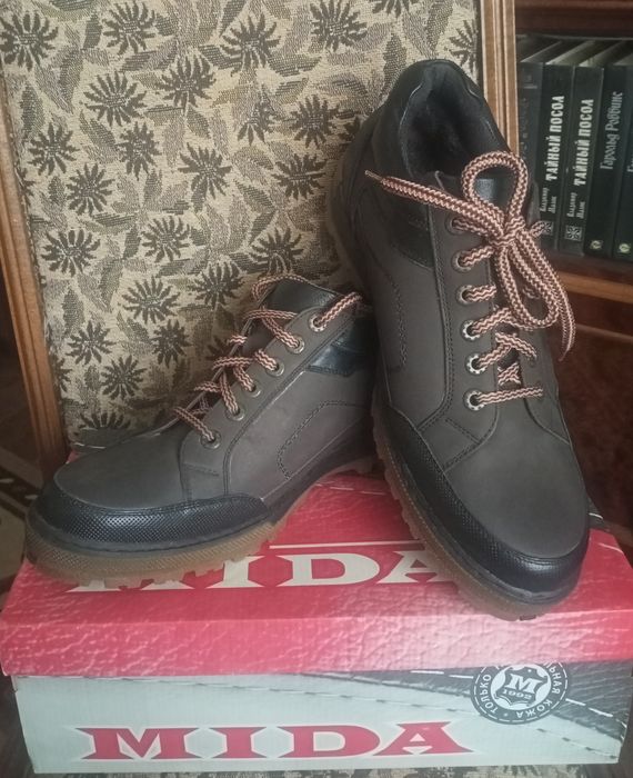 Взуття чоловіче шкіряне