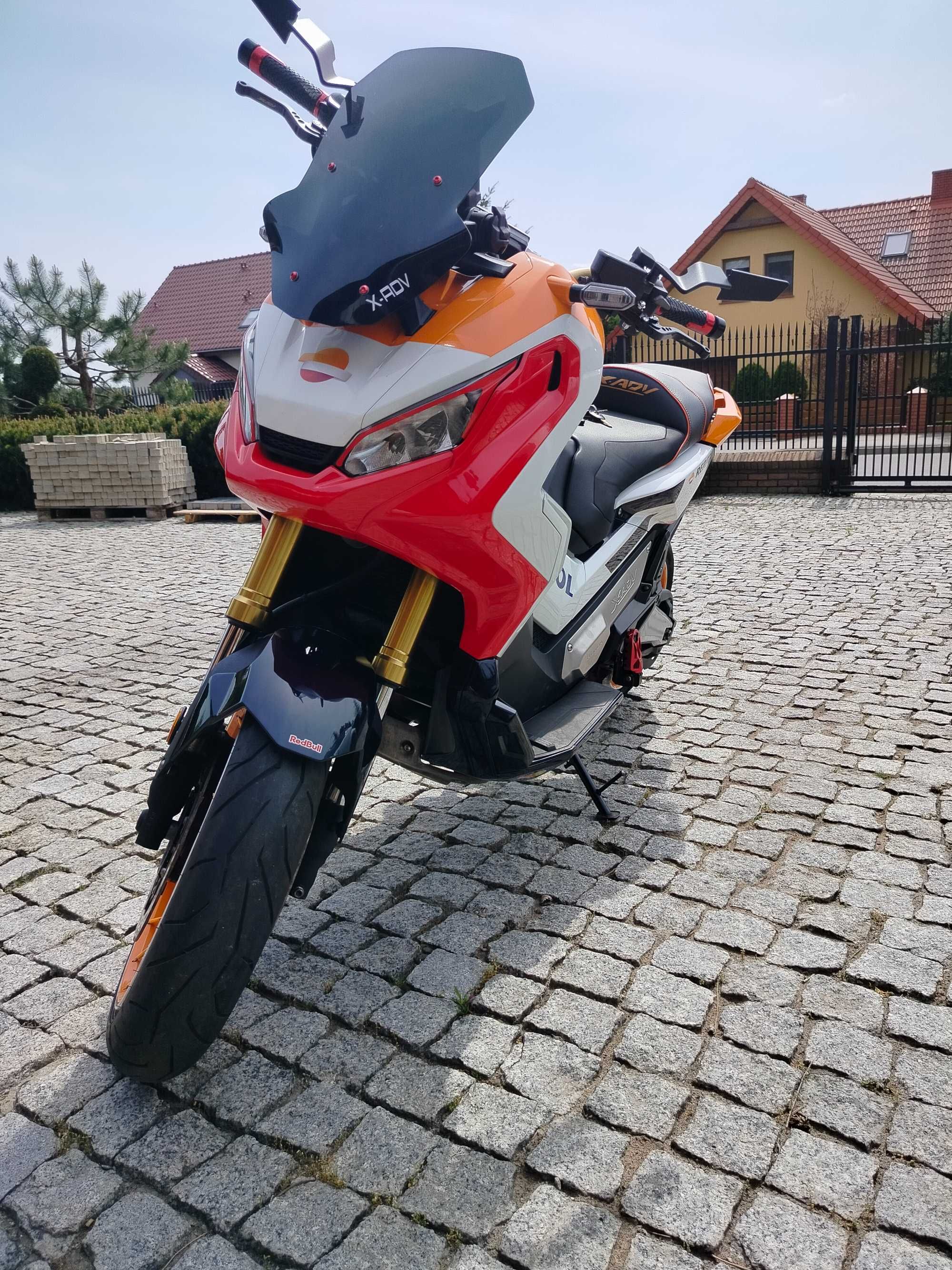 Honda XADV-750  Repsol Limited Edition Arrow T-max 530 Forza