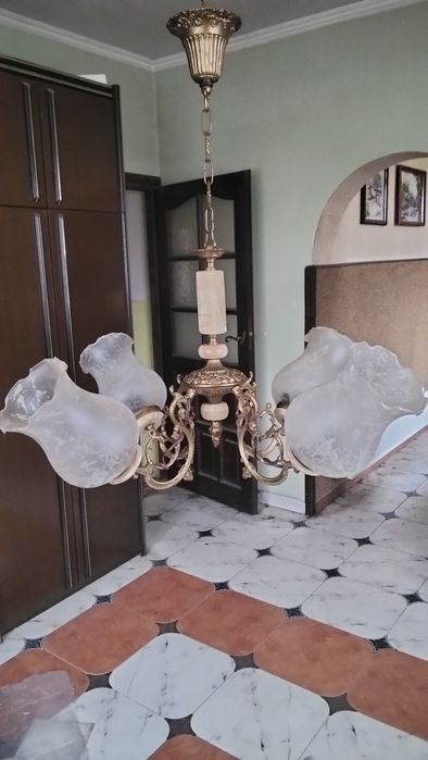 Бронзова старовинна люстра на 4 плафони