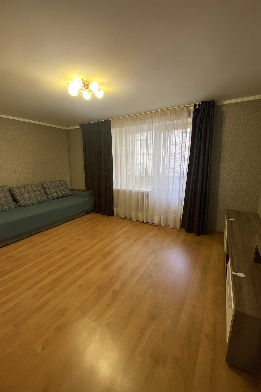 Продам 2 ком.кв на Шуменском 51 м.кв  кипичный дом 2эт.