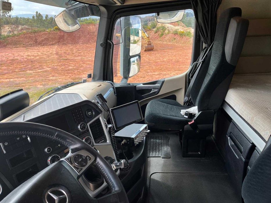 Mercedes Actros 1851