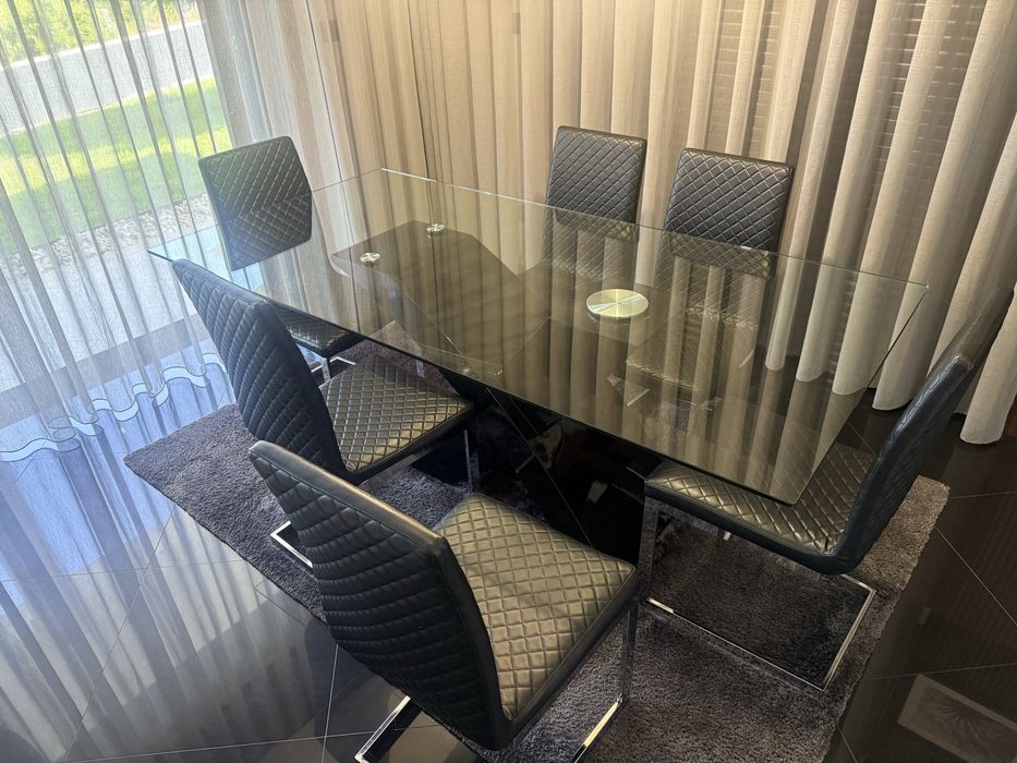 Conjunto mesa e cadeiras