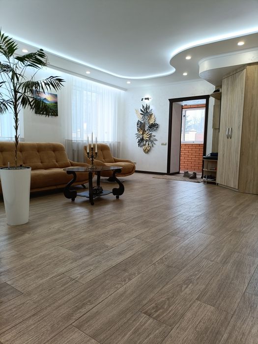 Шикарний будинок з ремонтом для сім'ї