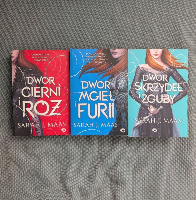 Seria Dwory Sarah J. Maas 3 części