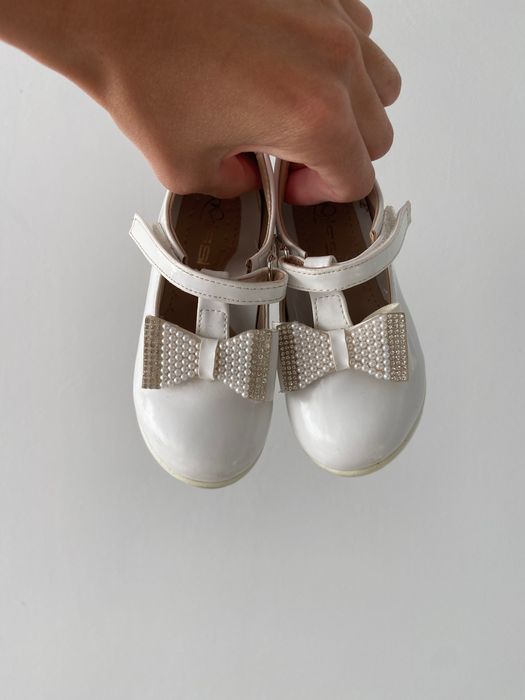 Туфельки для дівчинки, білі туфельки, бордові туфельки