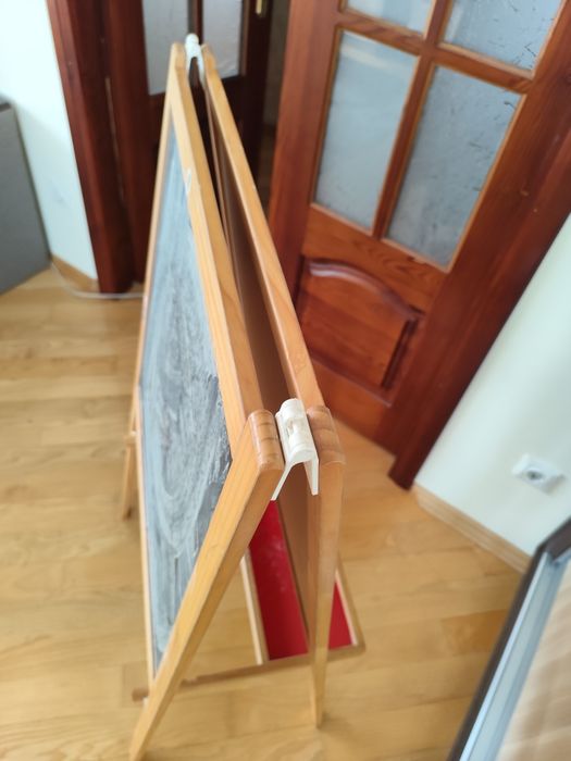 Продам  дошку для малювання,мольберт