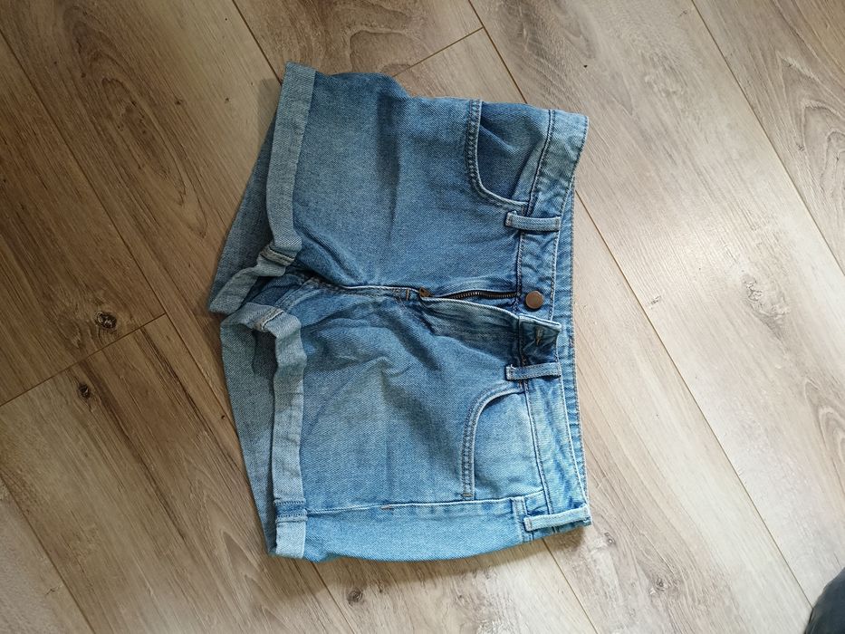 Krótkie spodenki jeansowe r.36