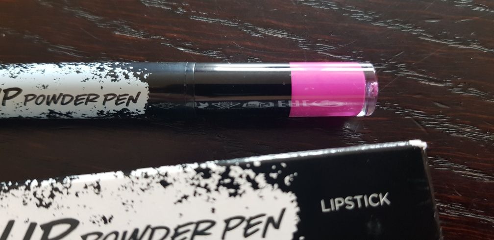 Avon Mark matowa pudrowa szminka w pudrze Epic Lip Powder pen róż