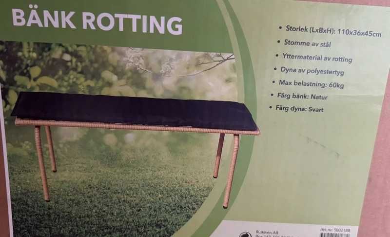 Ławka rattanowa wyprodukowana przez szwedzką firmę Rune AB