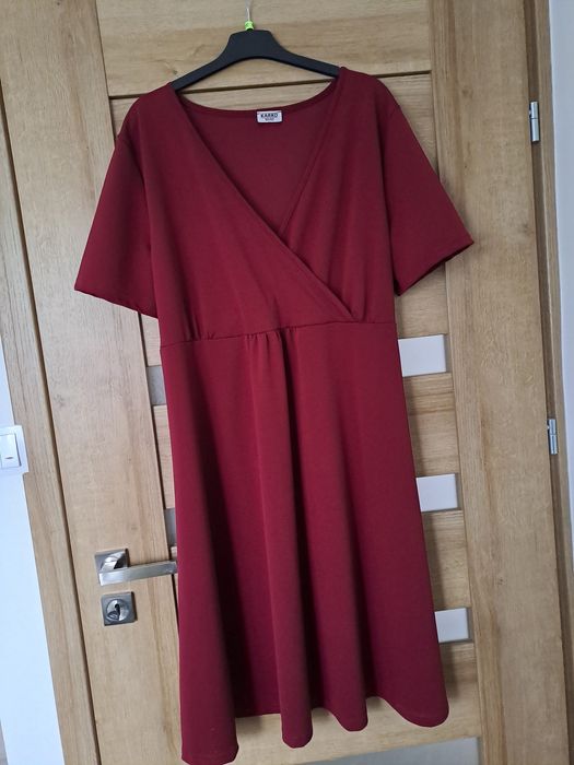 Piękna burgundowa okazjonalna sukienka plus size rozmiar 50-52