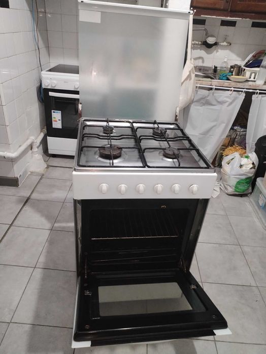 Fogão 4 bocas, funciona bem