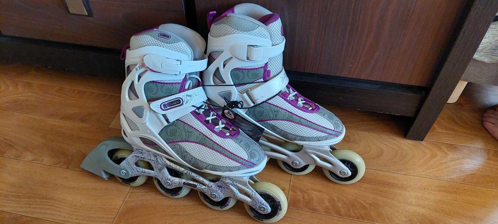 Нові роликові ковзани reaction  R206W