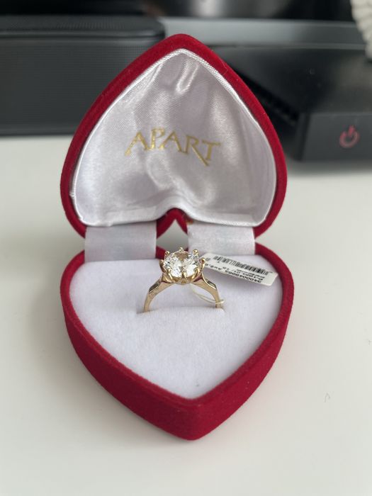 Złoty pierścionek Apart zaręczynowy z cyrkonią