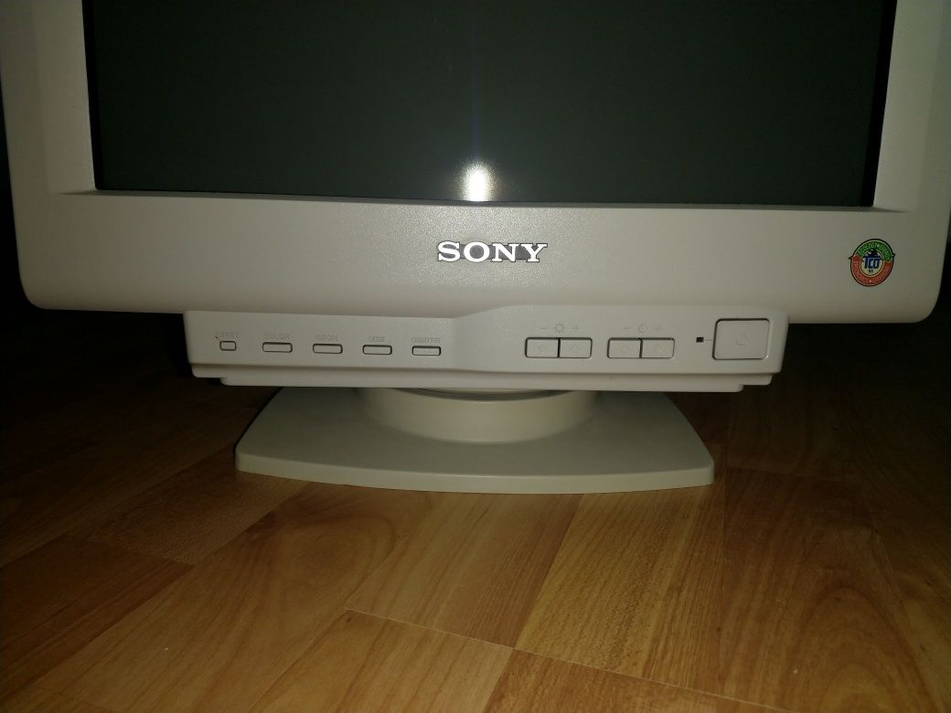 Monitor SONY 17" CPD 200EST Trinitron Colour.