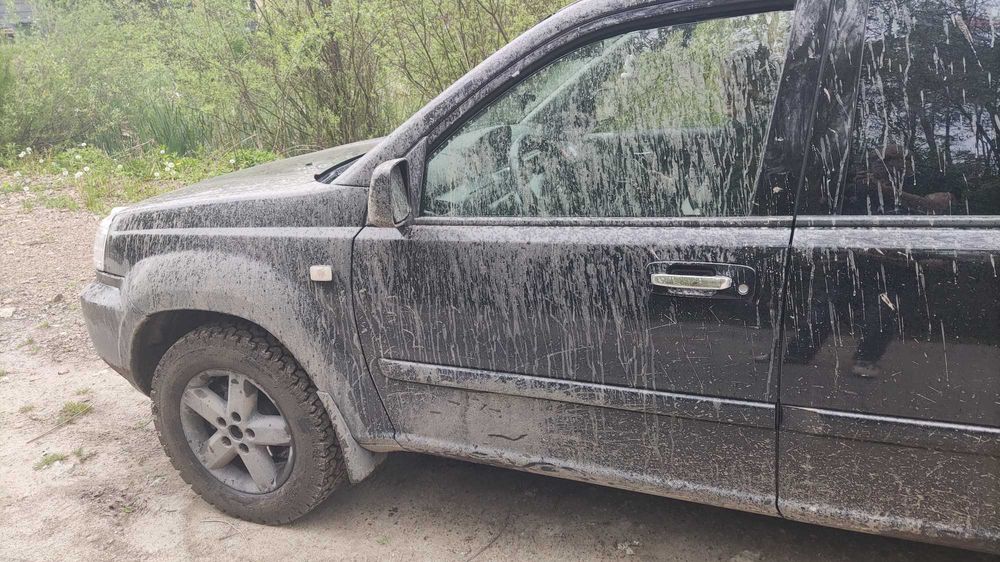 nissan xtrail t30 2,5 benz.uskodzony