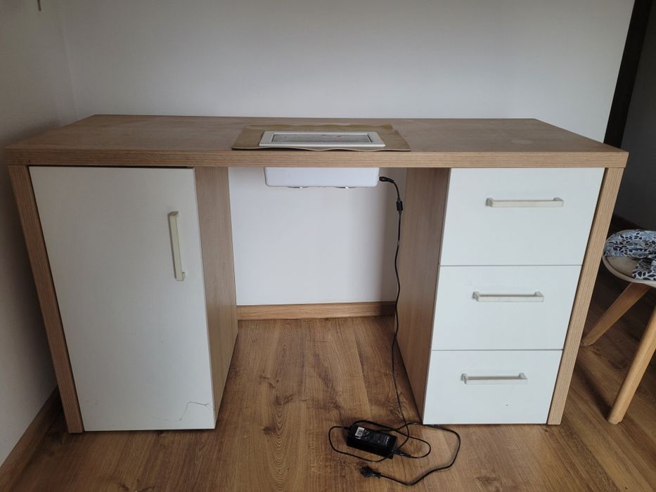 Biurko kosmetyczne + pochlaniacz bianco