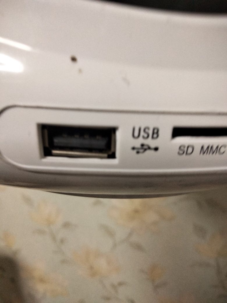 Магнитола USB ,Fm ,CD