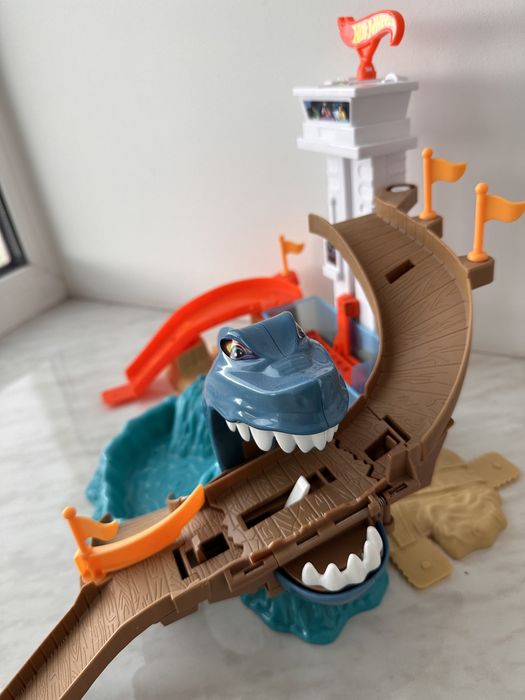 Трек Hot Wheels акула