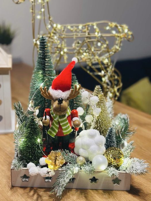 Uroczy stroik świąteczny sceneria ozdoba bożonarodzeniowa