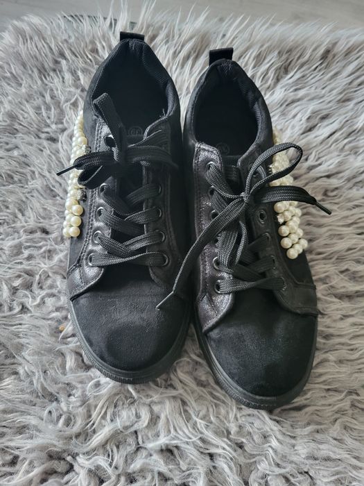 Buty damskie z koralikami