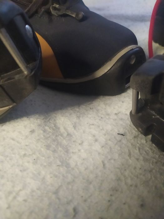 Лижние батінкі різних размеров от детского размера до 45 размера