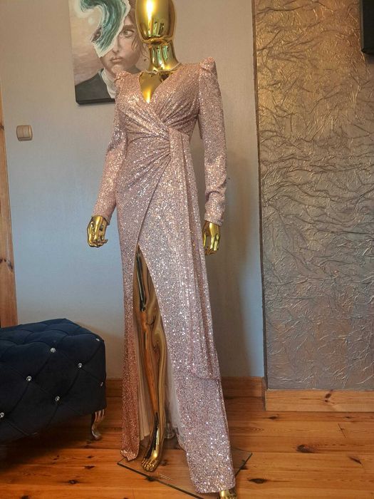 Zjawiskowa suknia wieczorowa Rose-Gold Goddess. R38 Polski producent