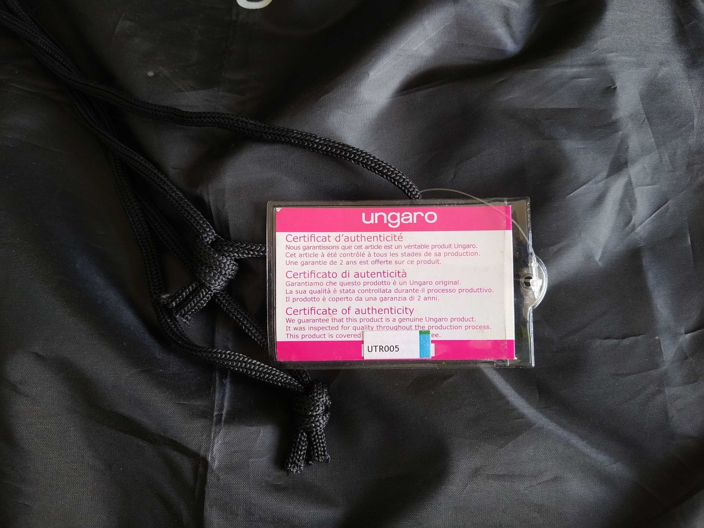 Mala da Ungaro, impermeavel e lavavel. Tem certificado de garantia