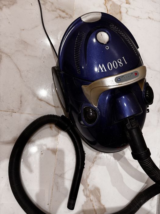 Пылесос рабочий 1800W водный