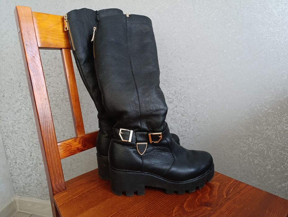 Продам зимові жіночі чоботи